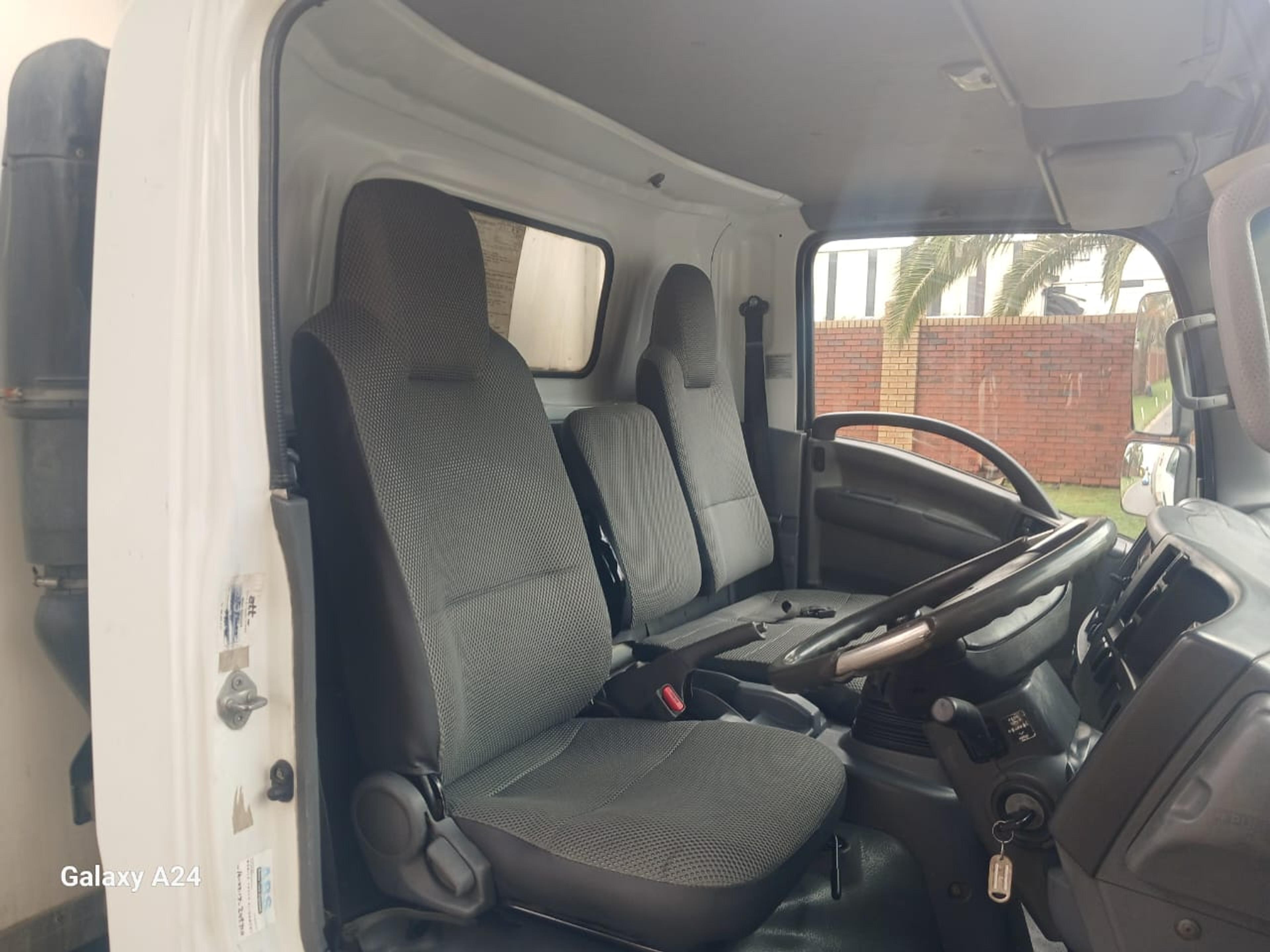 2010 Isuzu NQR500 Refrigerated Body - image 6