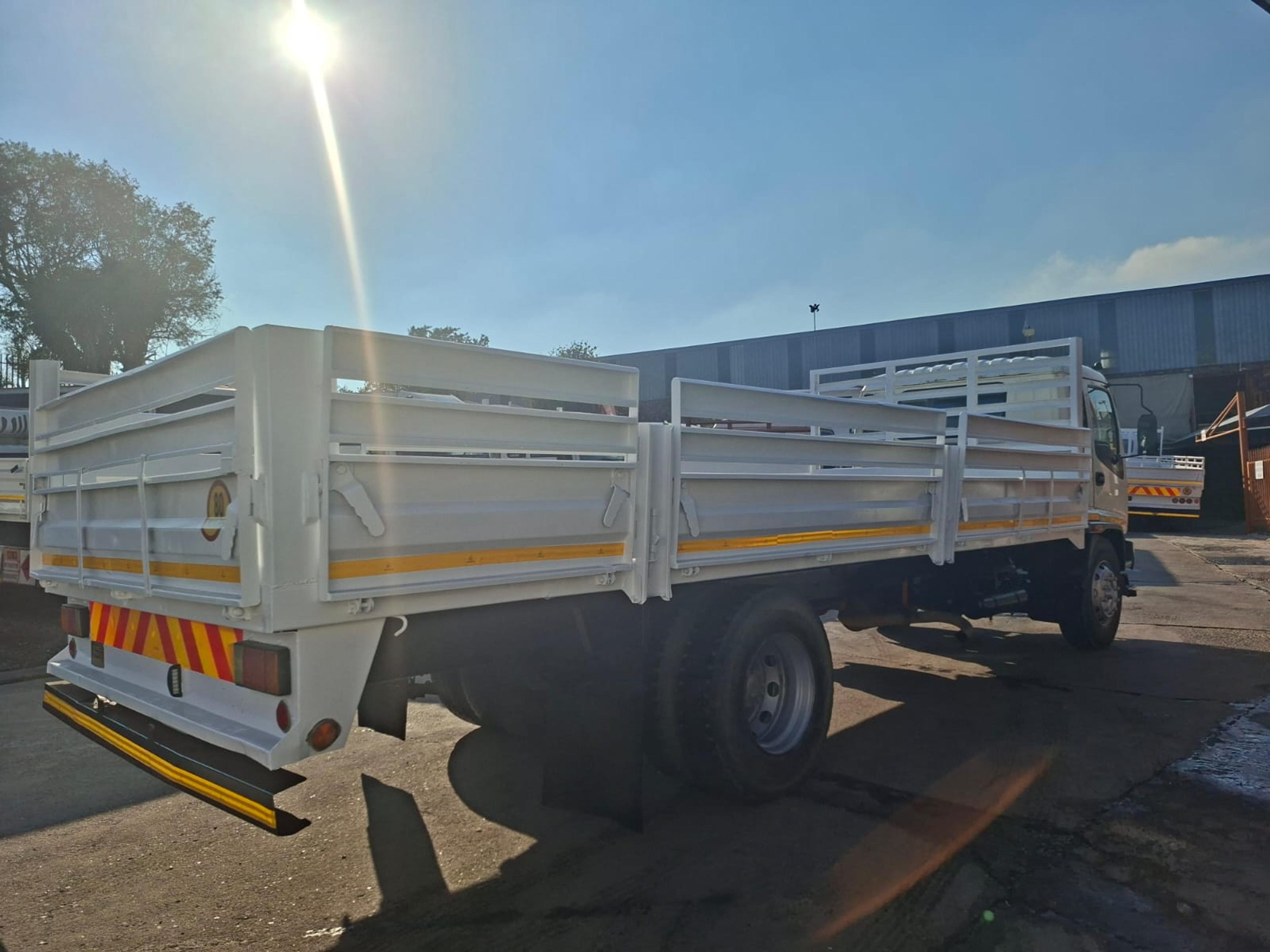2007 Isuzu Ftr800 dropside truck - image 5