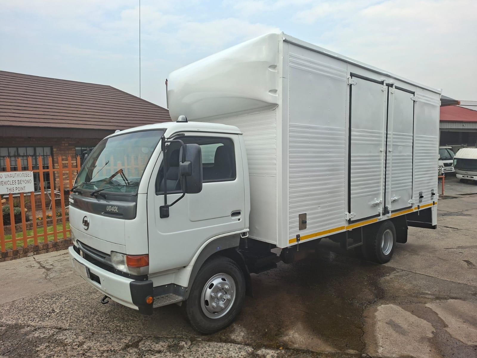 2011 2011 UD40L