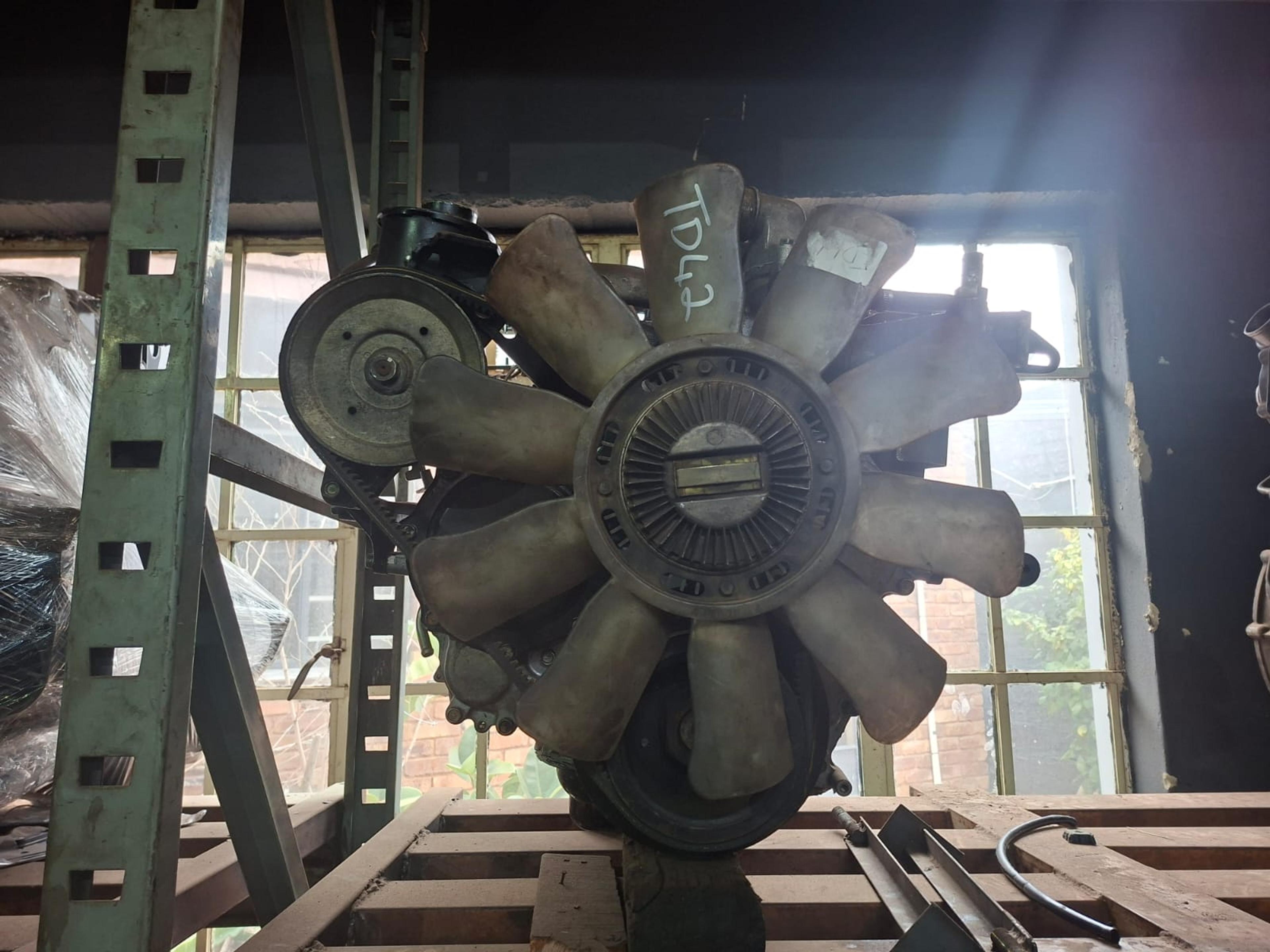 UD TD42 ENGINE image 3