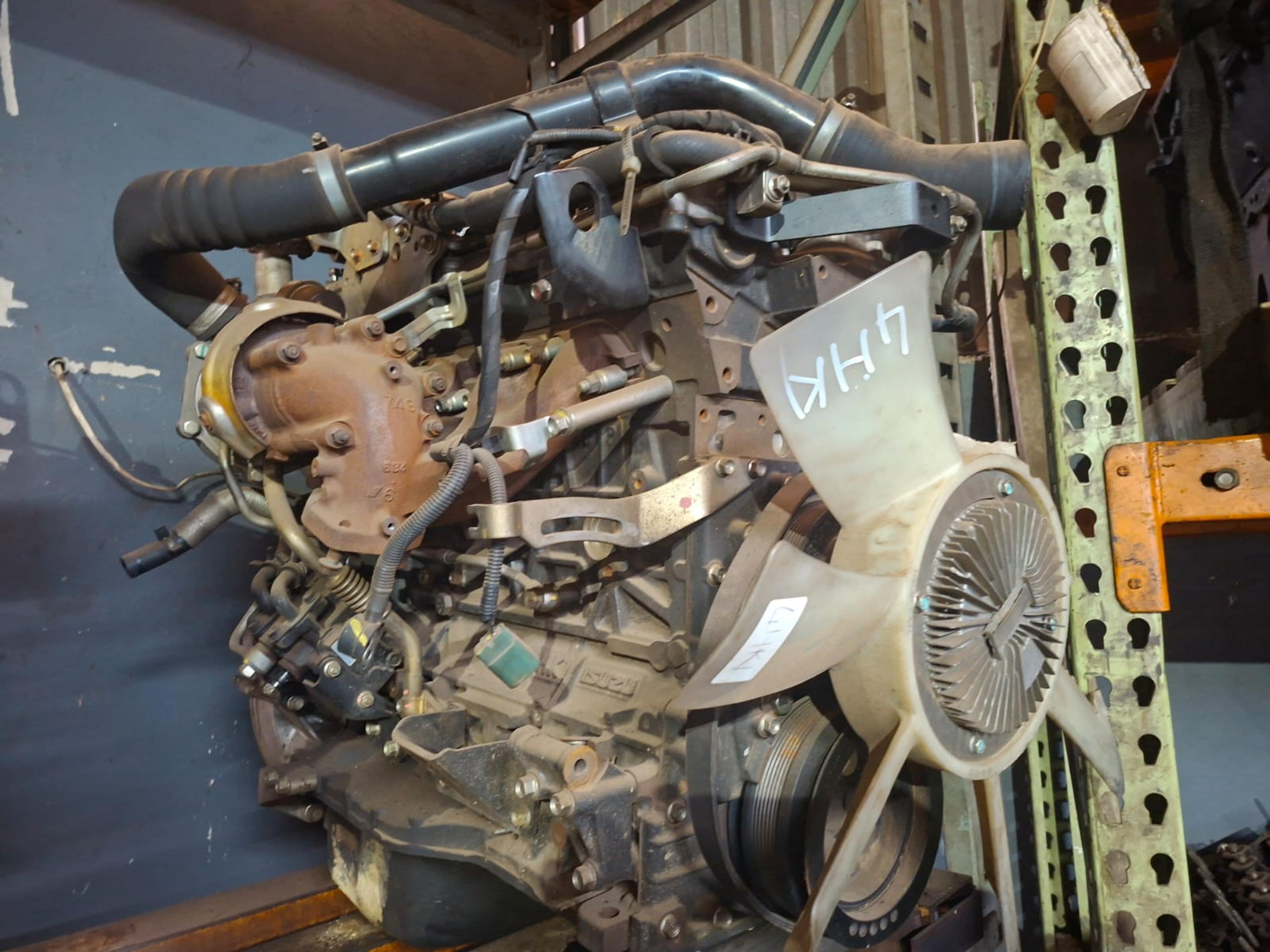 ISUZU 4HK1 ENGINE image 2