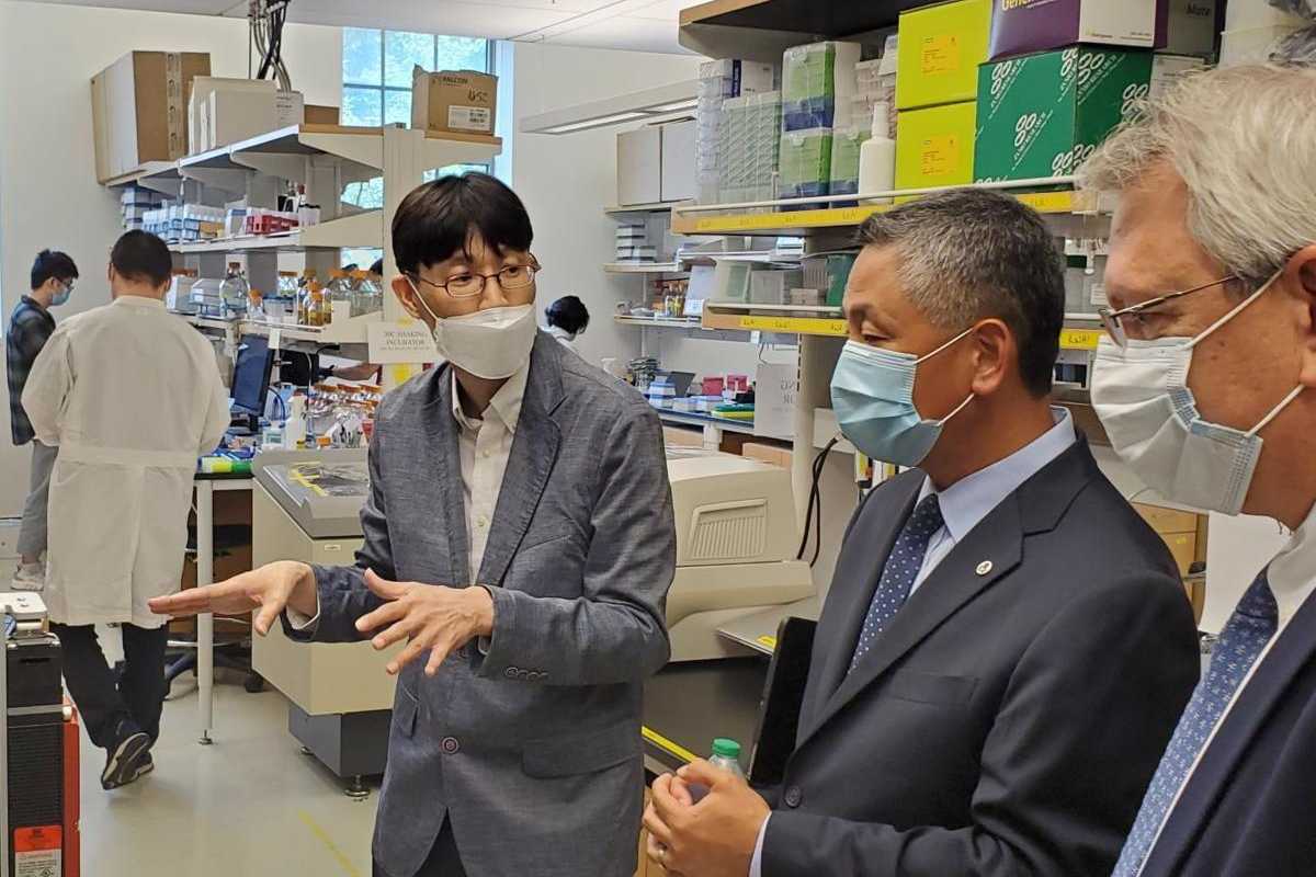 Washington University in St. Louis Professor Tae Seok Moon (left) shows his bioengineering lab to Ed Chu, EPA region 7 acting administrator (center).
