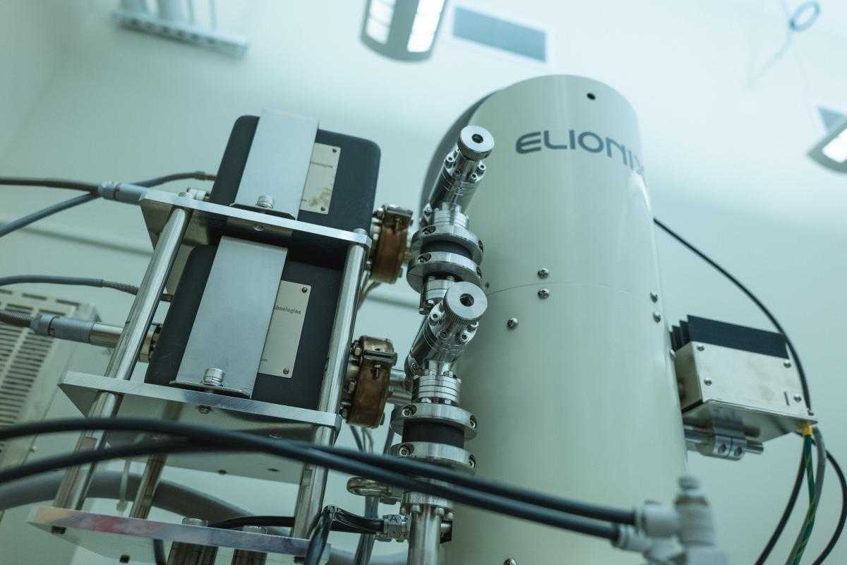 The electron gun shoots a beam of electrons into the sample. Very strong magnets inside the tube direct electrons into a focused beam. (Photo: Sean Garcia/Washington University)