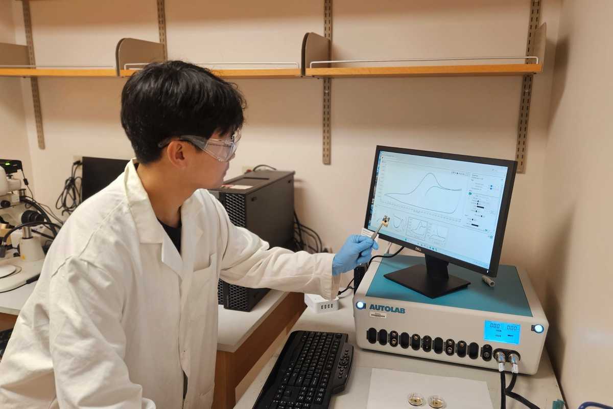 Jae Park, a doctoral student in the lab of Alexandra Rutz, assistant professor of biomedical engineering, has developed a unique, dynamic platform with electricity-conducting biomaterials in which stiffness can be modulated by applying voltage. Such a platform can help researchers learn more about the potential to use conducting polymers to study mechanobiology and to study the effect of stiff environments on cells, which play a role in fibrosis and some types of cancer. (Credit: Jae Park) 