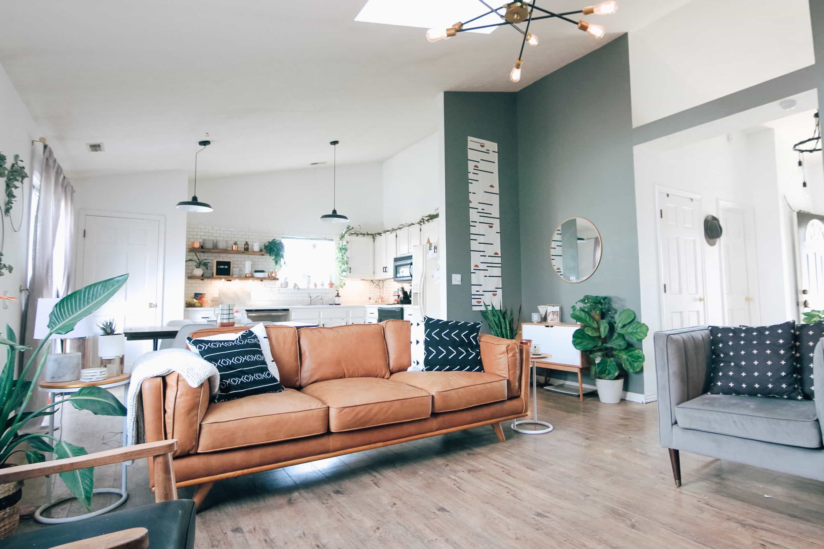 kara-eads-L7EwHkq1B2s-unsplash living room with natural light