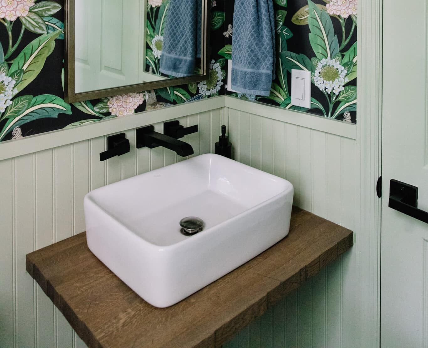 mcmanus winged foot websize-32 2022 Design Trends Fun wallpaper and paint color
