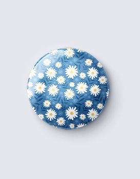 Flower Pattern white and blue - Badge