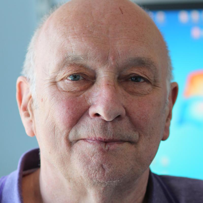 Photo of Dr Simon Green