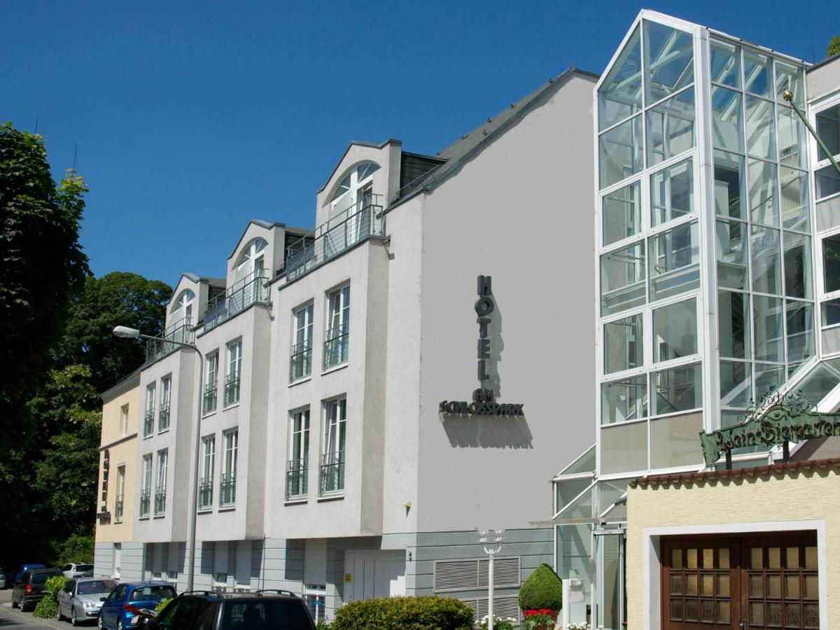 JL Schlosspark Hotel GmbH