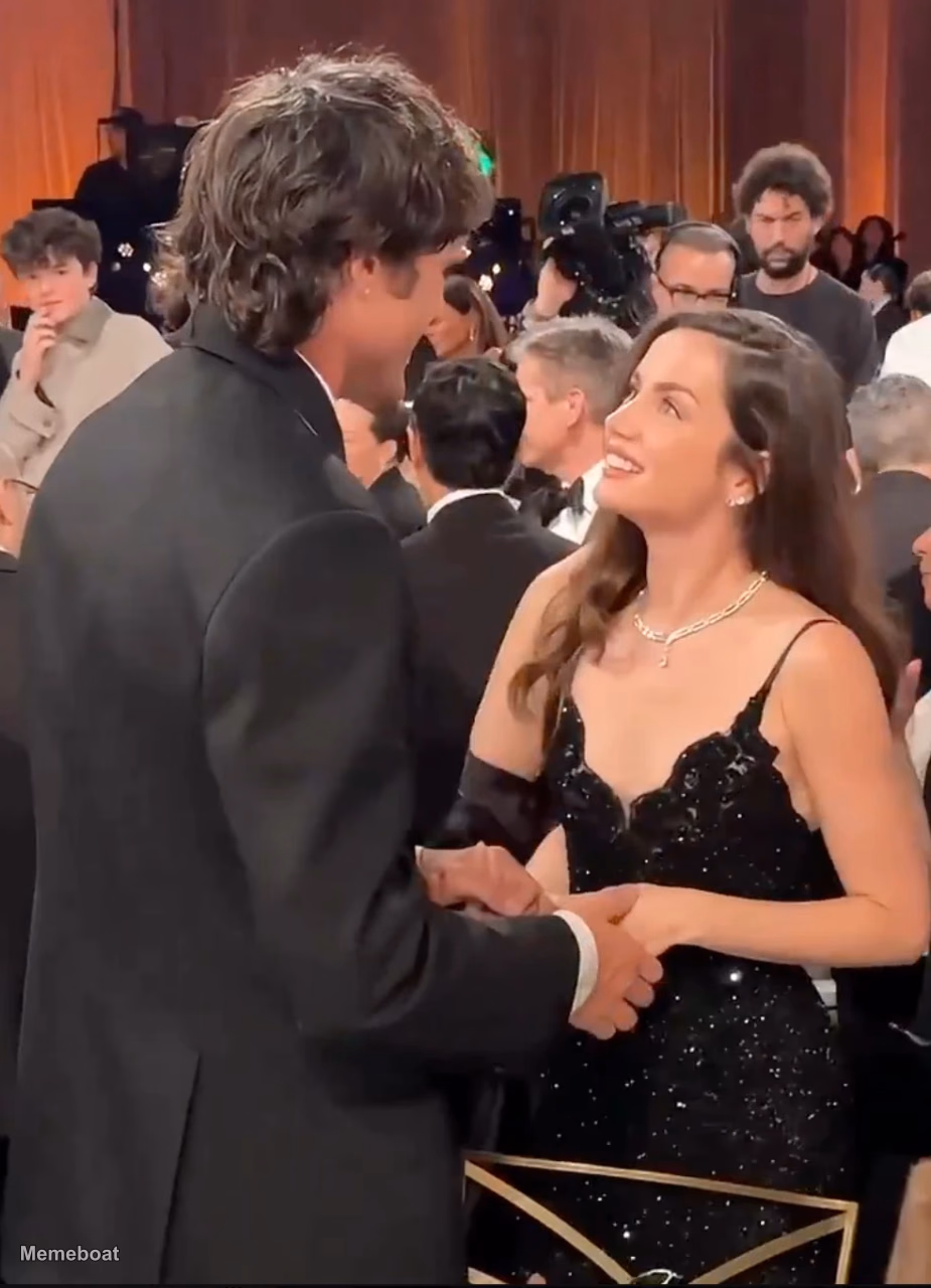 Ana De Armas Looking at Jacob Elordi - meme generator image preview