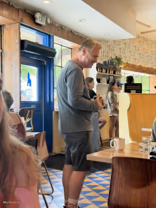Christopher Nolan in casuals at beachwood cafe