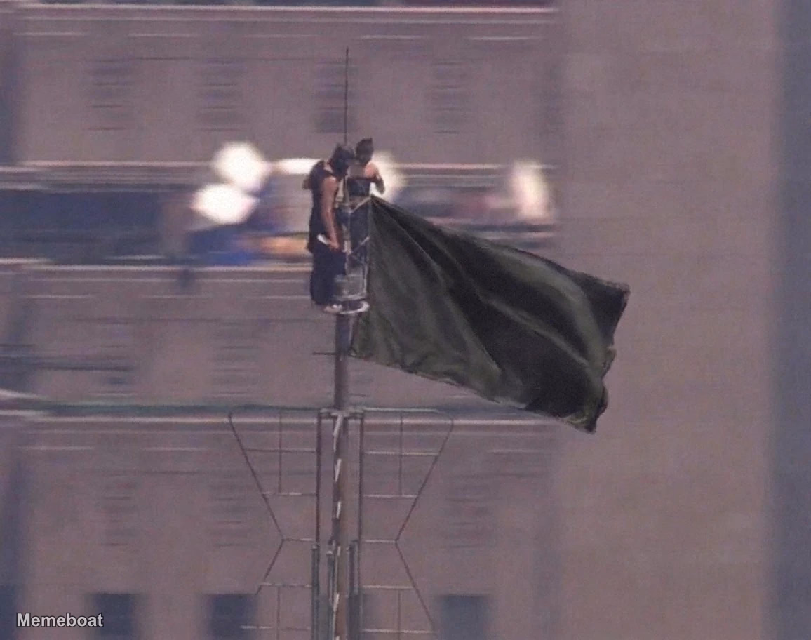 Couple on the Empire State Building - meme generator image preview
