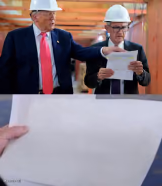 Donald Trump Points at Jerome Powell's Document