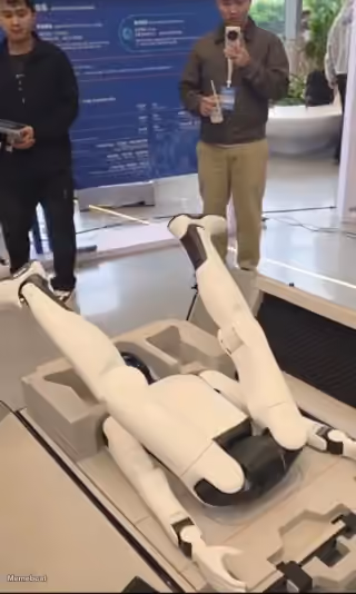 Humanoid Robot Legs Spread - I Should Call Her Robot