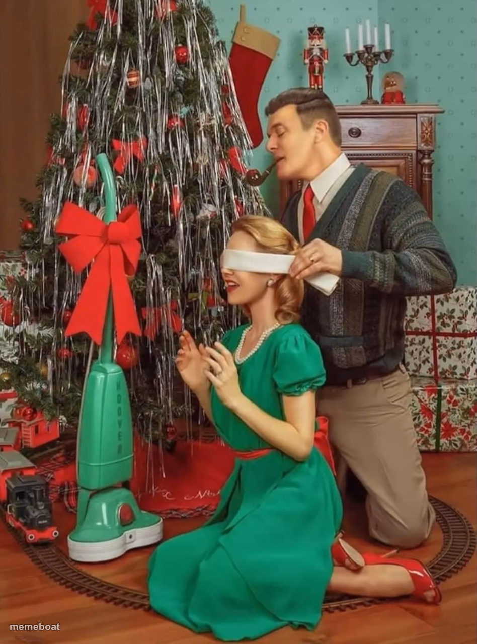 In this house we don’t say Happy Holidays we say Merry Christmas - meme generator image preview