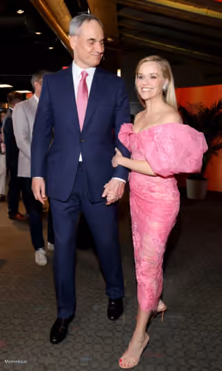 Reese Witherspoon with bf / Rich Guy, Hot Girlfriend