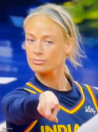 Sophie Cunningham Pointing
