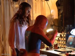 Spider-Man: No Way Home - Peter Shows MJ Tech