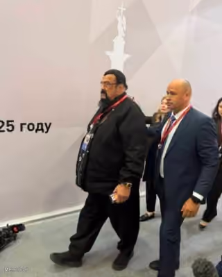 Steven Seagal in Robes
