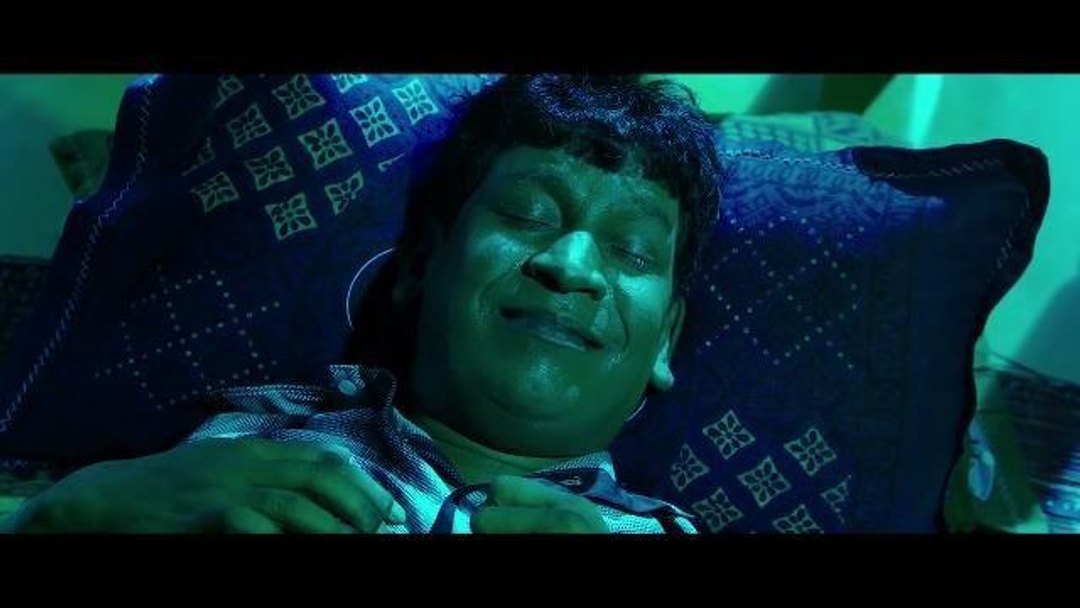 Sivalinga meme template with Shivalingeswaran (Raghava Lawrence) with Pattukunjam (Vadivelu)