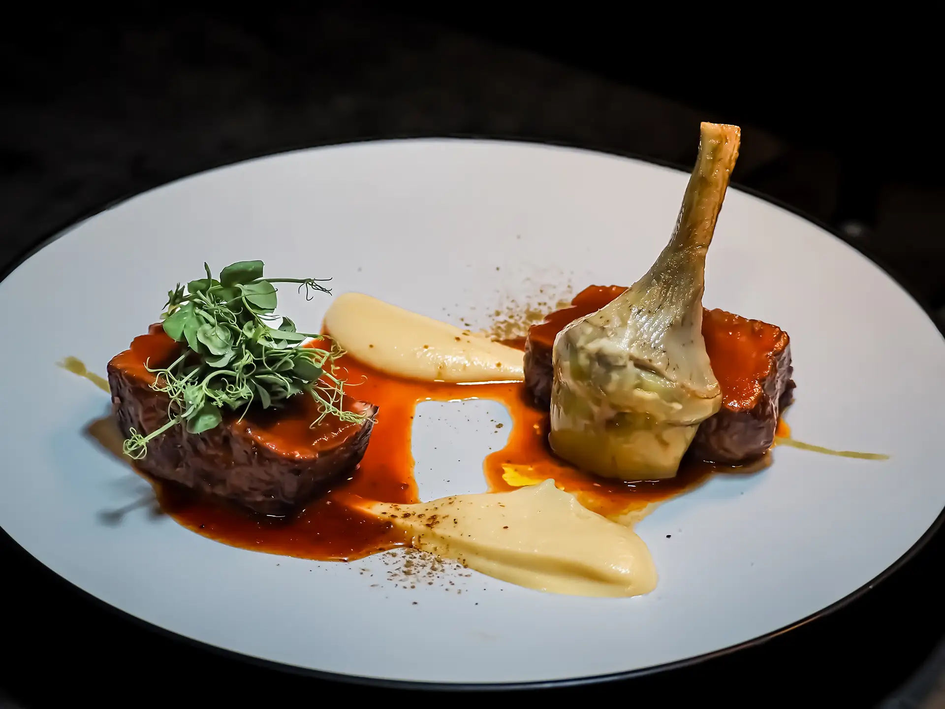Filetto, Sedano Rapa, Carciofi E Salsa Al Rosmarino