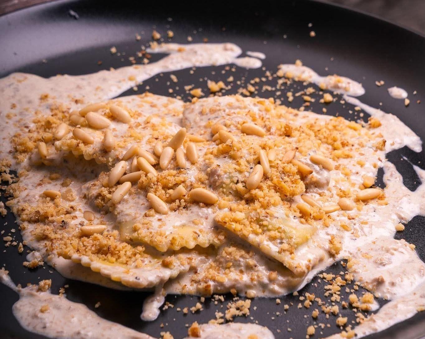 Ravioli Crema Di Tartufo, Noci E Pinoli