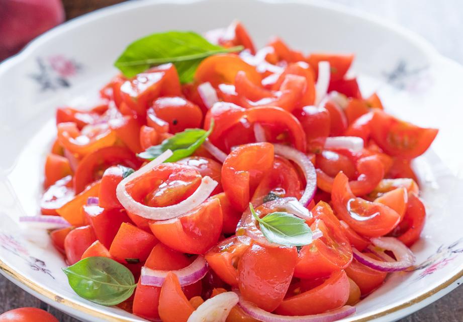 Insalata Di Pomodori E Cipolla