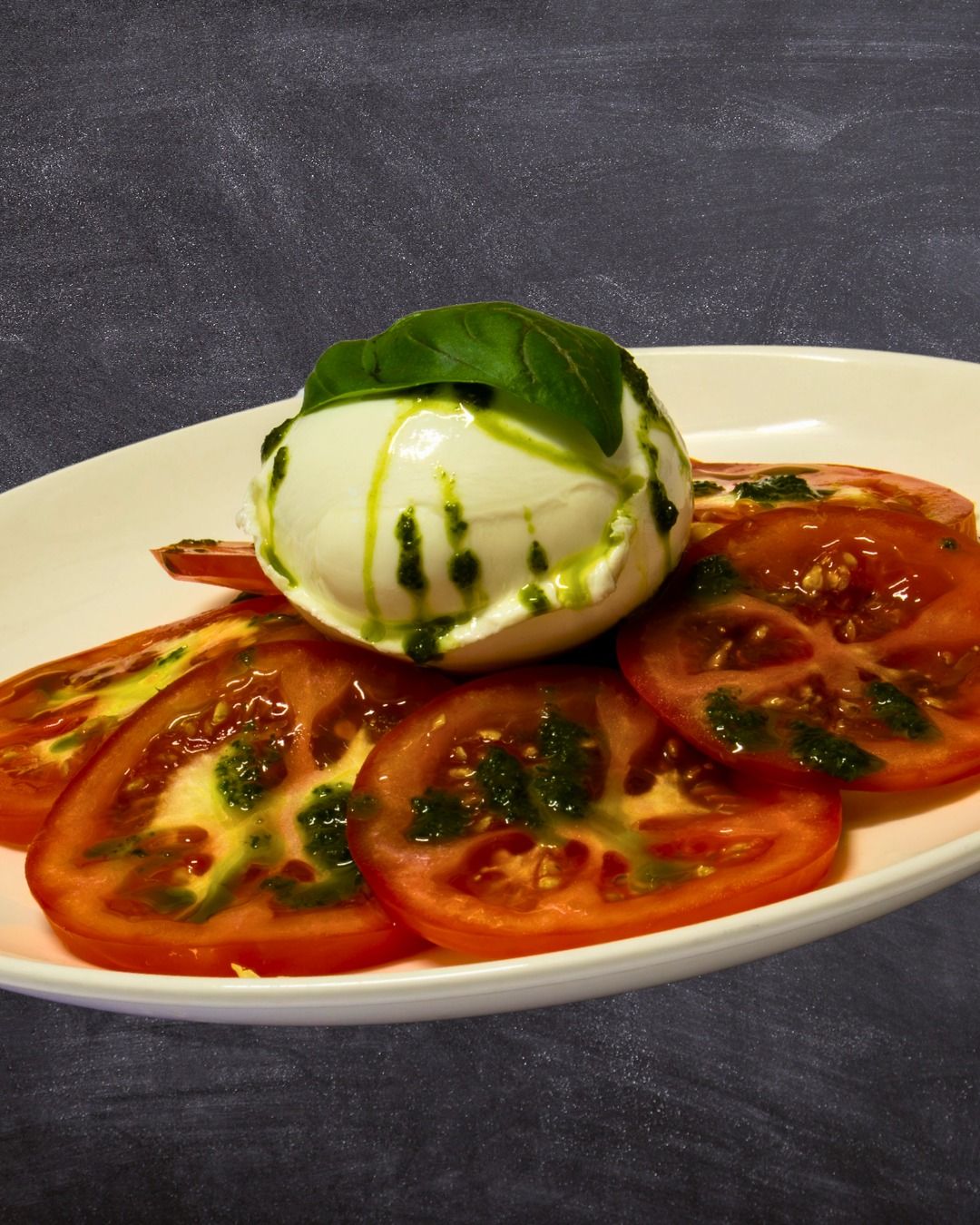 Caprese Con Bocconcino Di Bufala E Crema Di Basilico