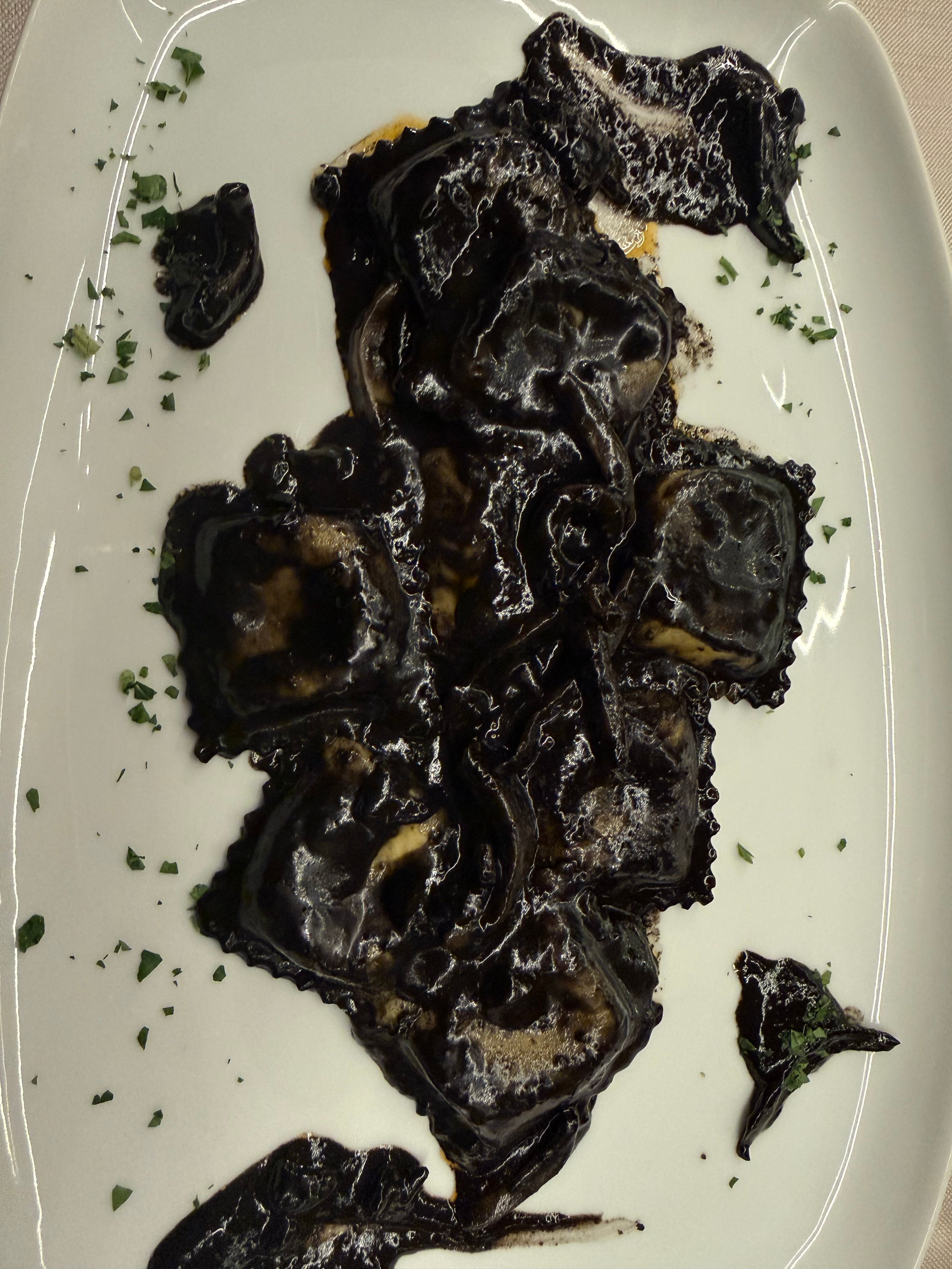 Ravioli Di Burrata Al Nero Di Seppia