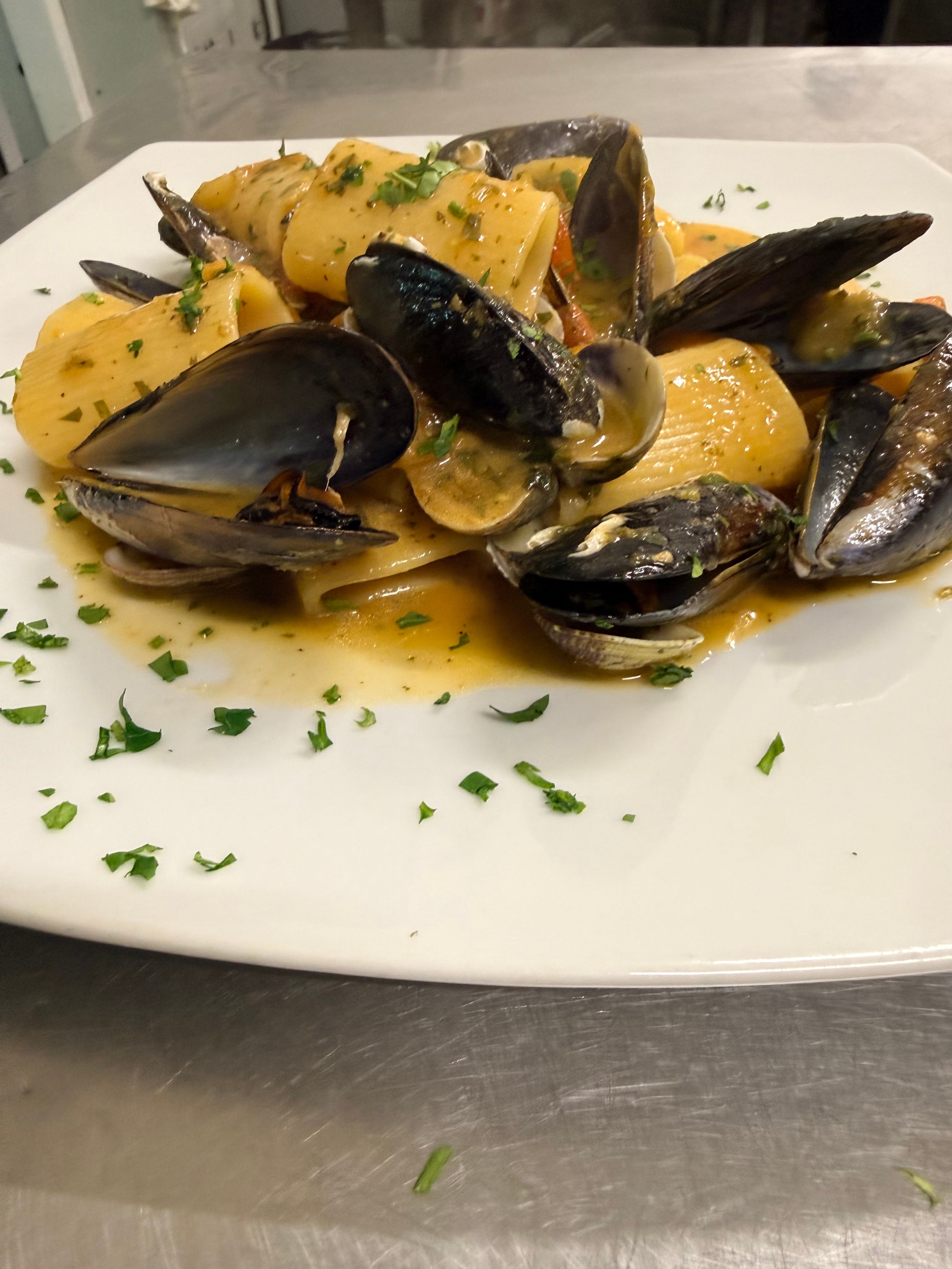Paccheri Alle Cozze, Vongole E Pomodorini