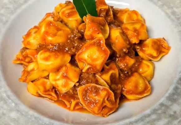 Tortellini Al Ragù Classico