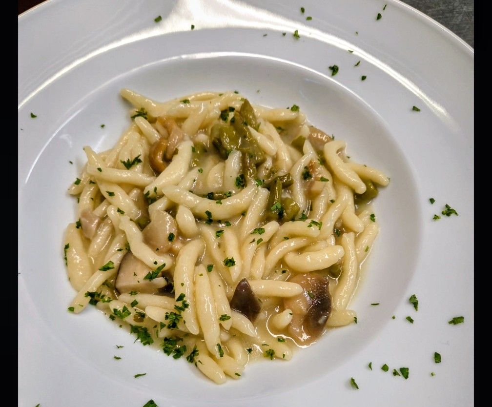 Strozzapreti Funghi E Asparagi