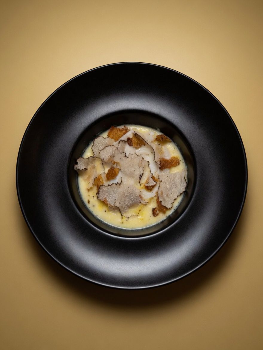 Uovo In Camicia Con Purè E Scaglie Di Tartufo