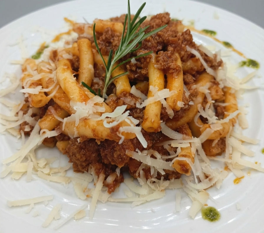 Maccheroni Con Ragù Di Maialino Nero E Cacio