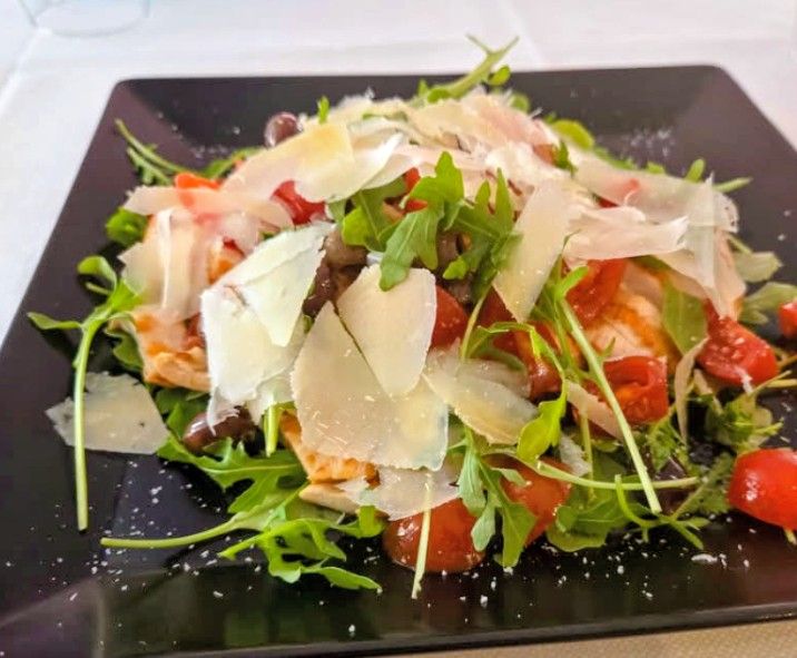 tagliata Di Pollo Rucola Grana E Pomodorini
