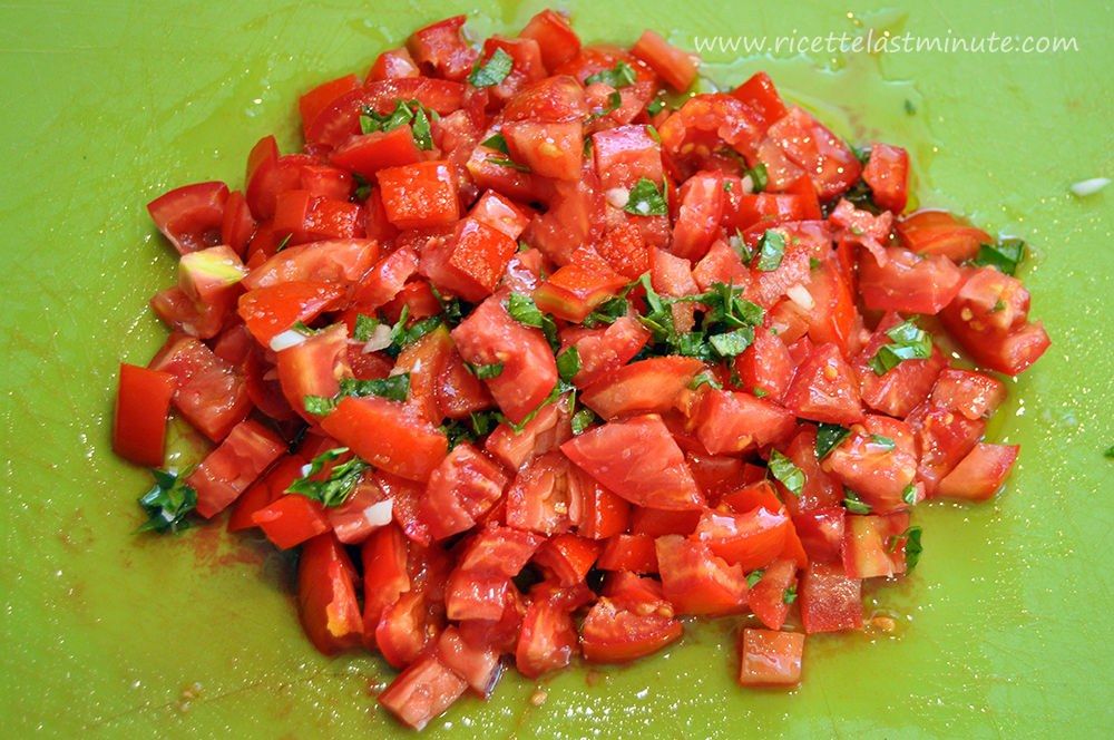 Pomodoro a crudo in dadolata