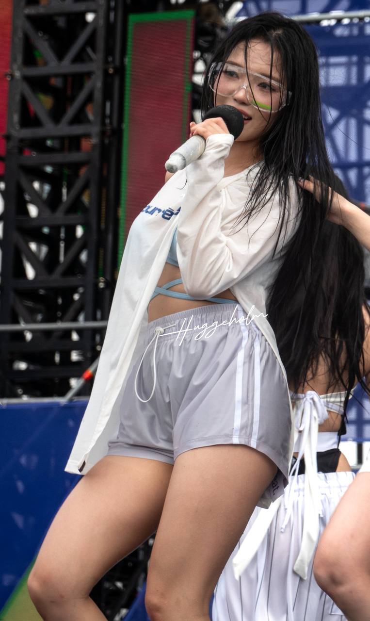 IVE's Wonyoung Shines at Water Bomb Festival 2023: A Spectacular Performance