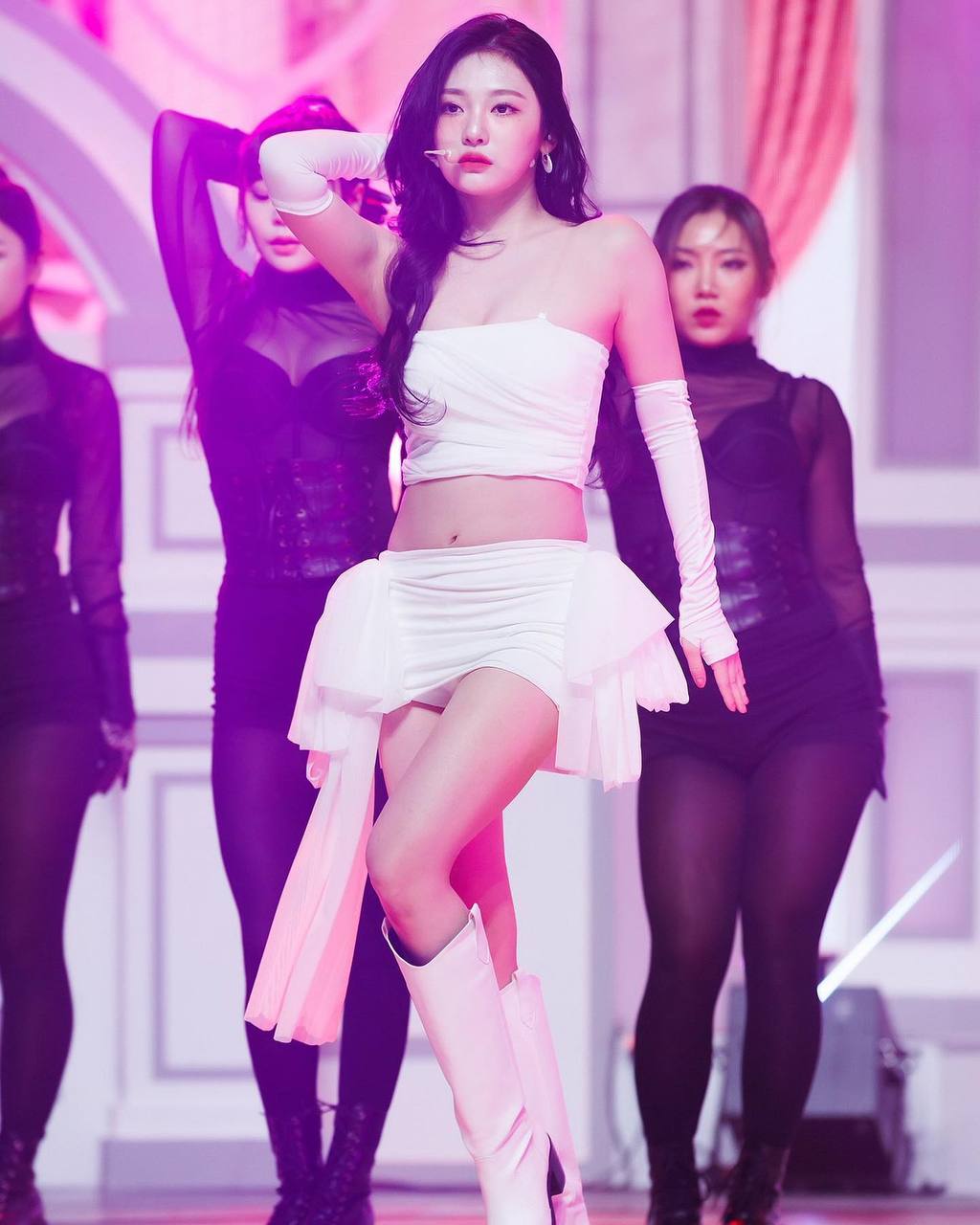 Irene's Stunning Performance in Red Velvet's 'Queendom' Comeback: A Visual Masterpiece