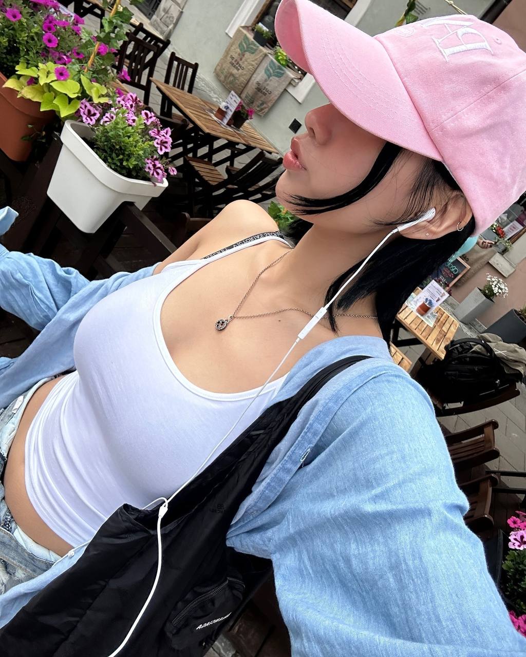 Summer Vibes with Rose and Her Latest Look!