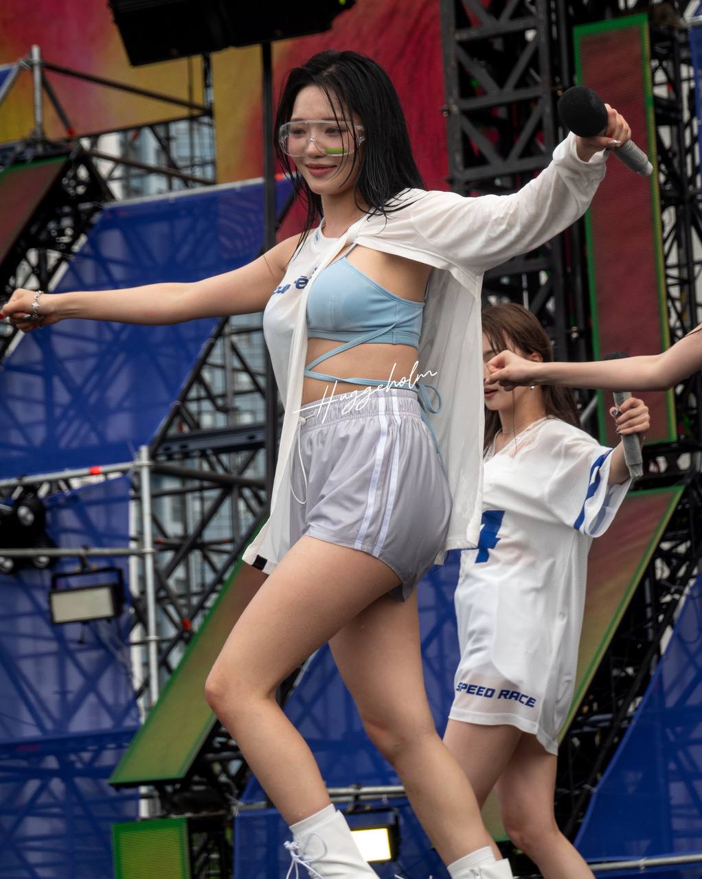 Chung Ha Electrifies the Stage at Water Bomb Festival 2024!
