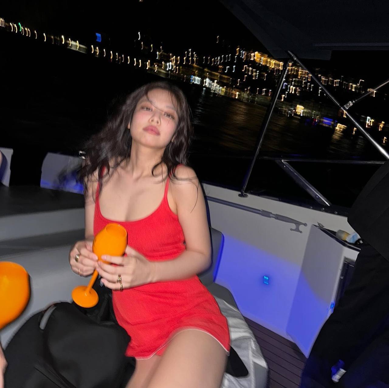 Jennie's Night Cruise: A Glimpse into the BLACKPINK Star's Luxurious Life