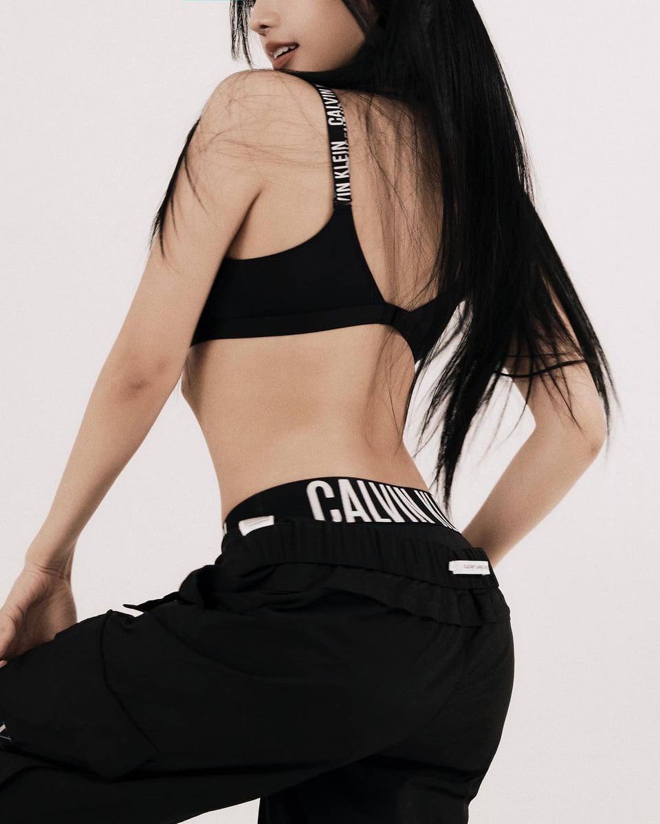 Rosé's Killer Curves in Calvin Klein: A Look at BLACKPINK's Style Icon