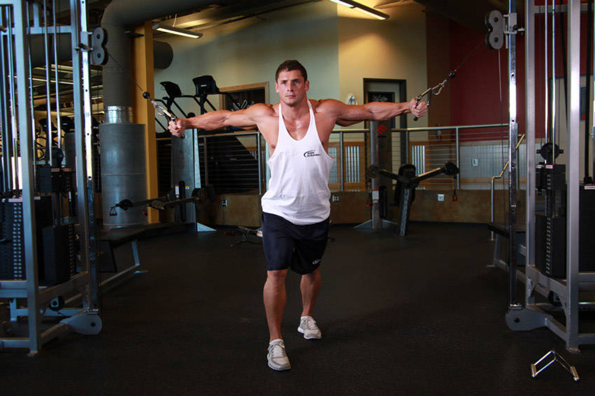 Kabelzug-Crossover (hoch nach tief)