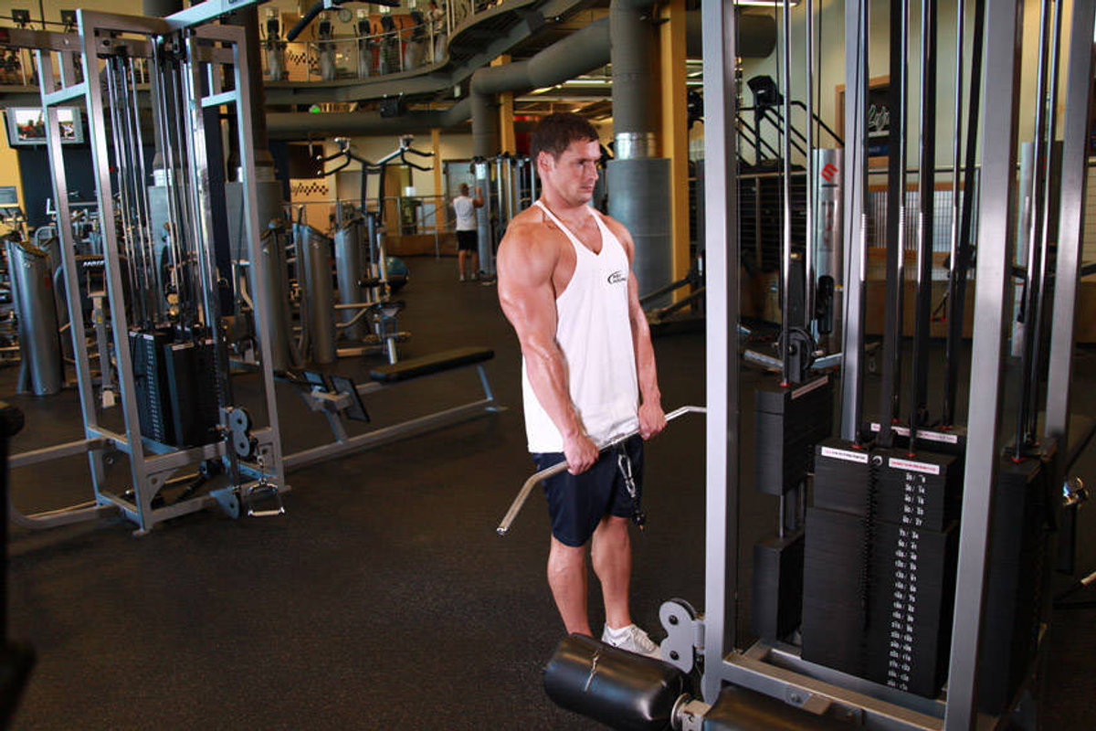 Schulterheben am Kabelzug