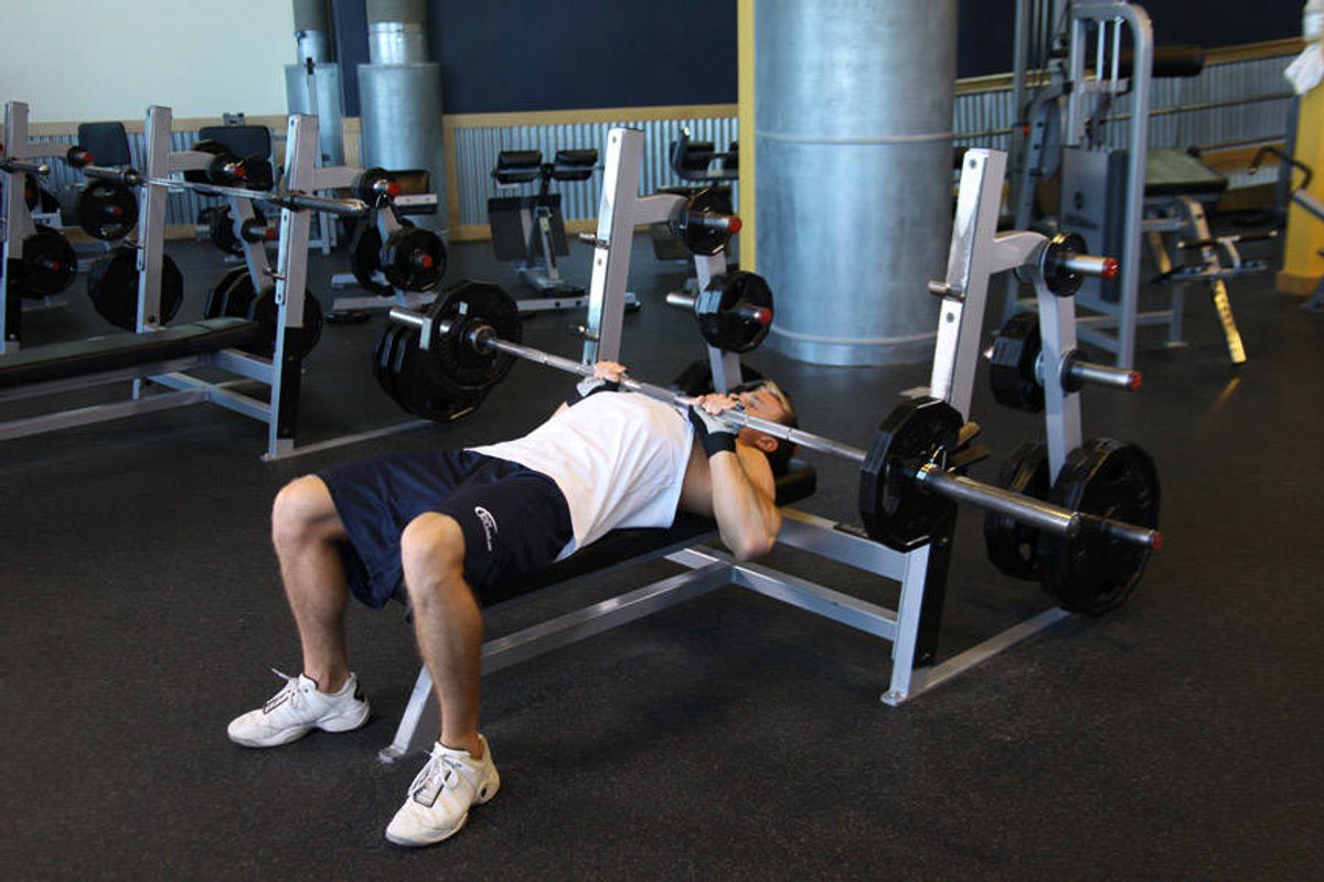 Bankdrücken enger Griff