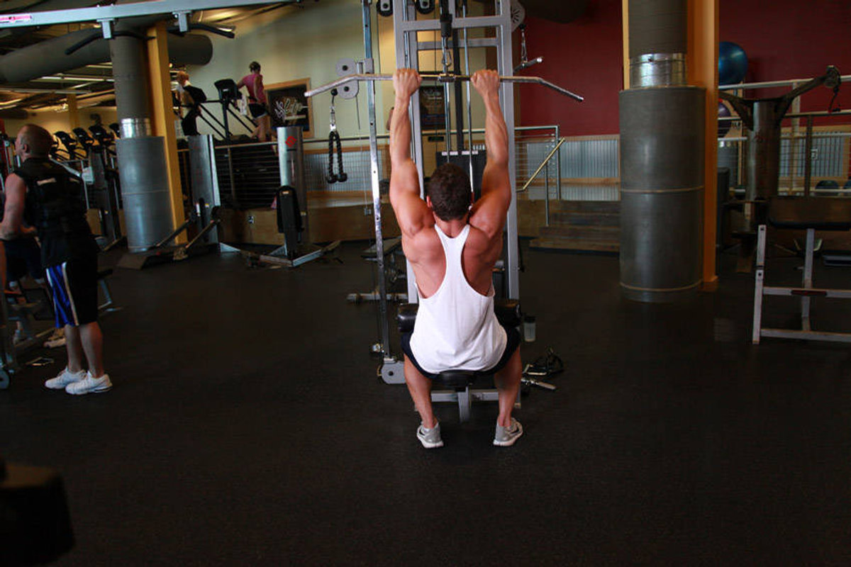 Latzug eng (Neutralgriff)