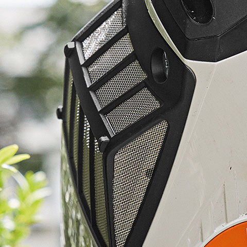 Air filter with metal mesh
