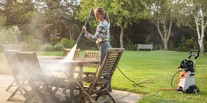 Using a STIHL pressure washer with fan jet nozzle to clean driveway