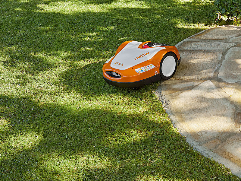 the iMOW® RMI 522 C robotic mowers cuts the lawn along the pathway