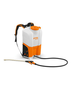 Front view of the STIHL SGA 85 Battery Backpack Sprayer with the battery protection cover opened and the lance placed in front of the sprayer